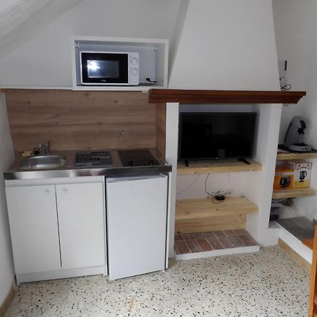 Studio Chez Steph Eyguieres Exterior photo
